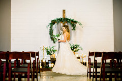 Bride-portrait-at-altar